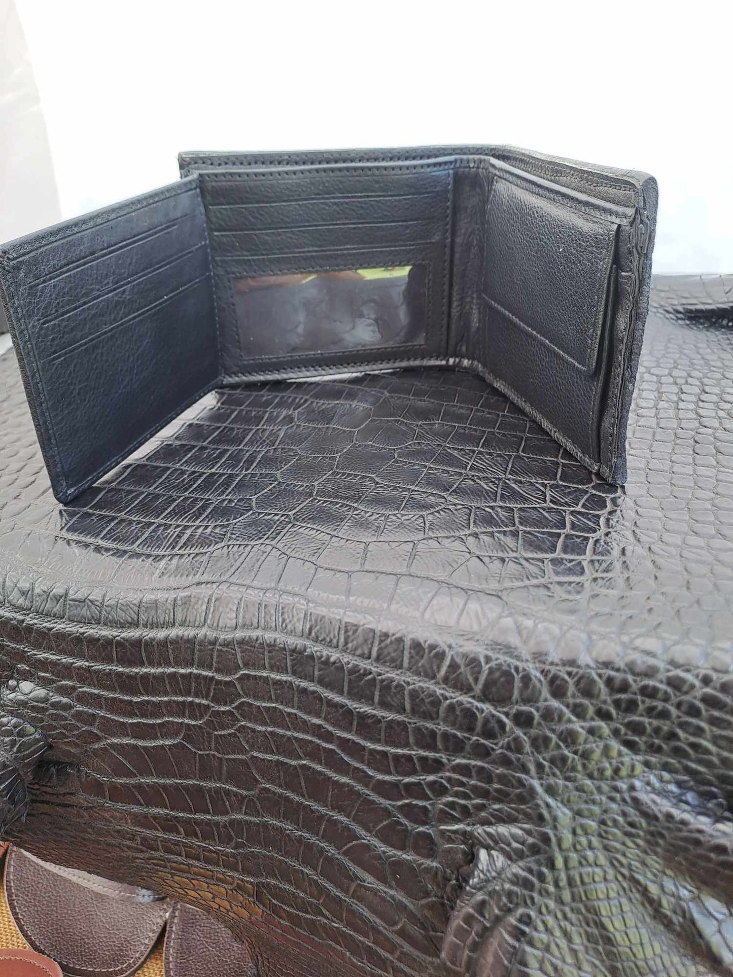 MENS LEATHER WALLET  made from quality Leather