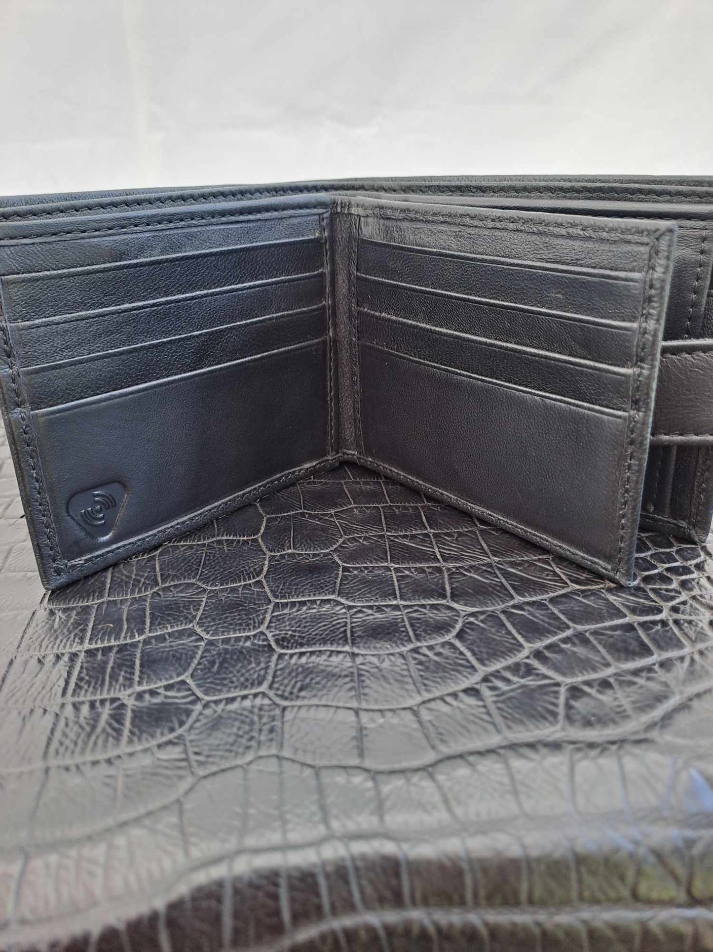 MENS LEATHER WALLET